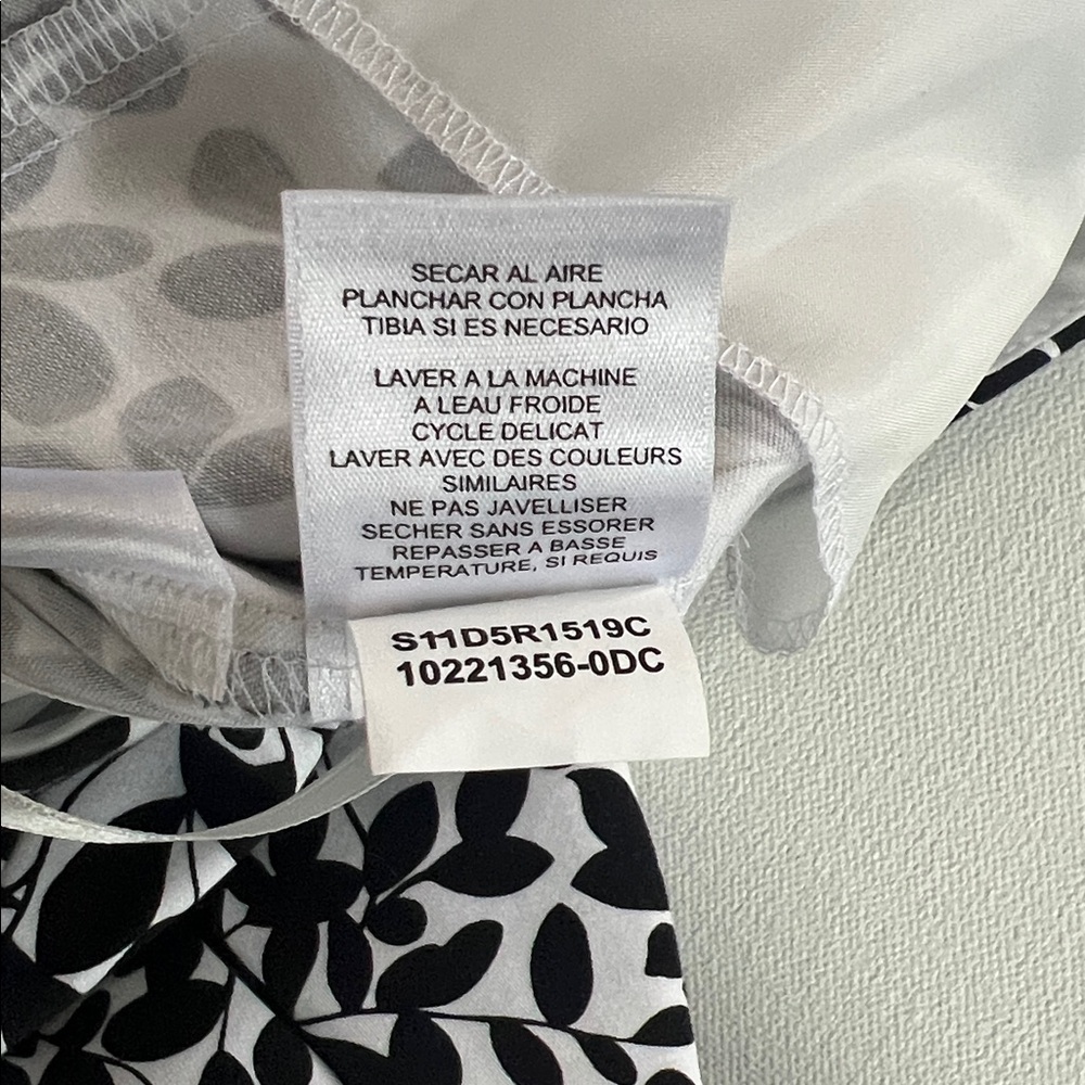 Jones Wear Black and White Sleeveless Leaf Pattern Dress - 16 - Picture 6 of 9